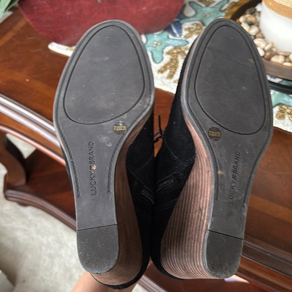 Lucky Brand Genuine Suede Black Lace Up Wedge Ankle Boots Booties w/ Side Zipper - Picture 10 of 15